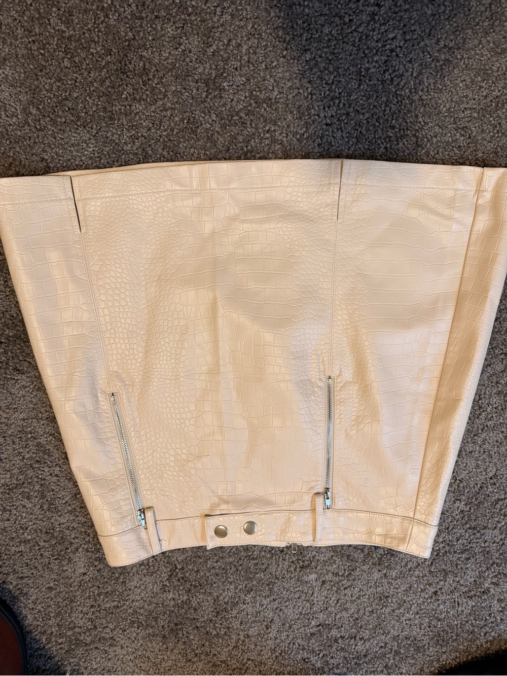 Francesca's Collections Cream Croc-Embossed Mini Skirt